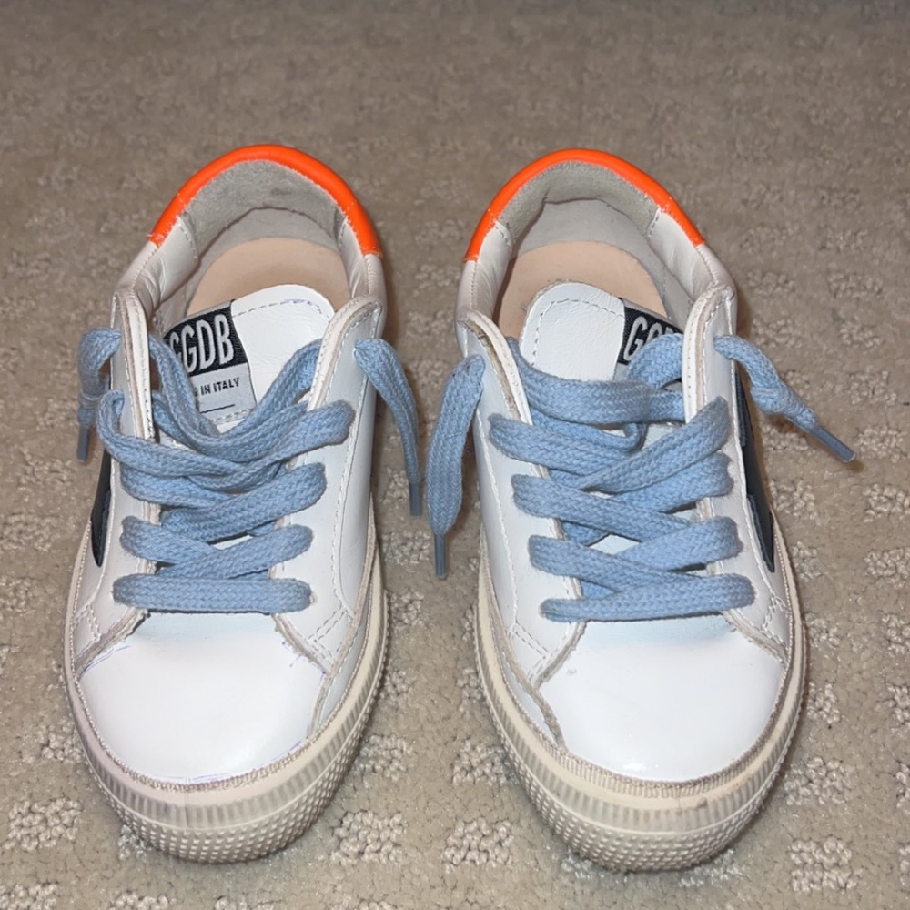 Golden Goose Kids White Sneakers with Black Star and Orange Heel - Picture 3 of 6